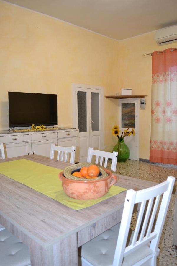 Вилла Casa Vacanze Raggio Di Sole Монополи Экстерьер фото